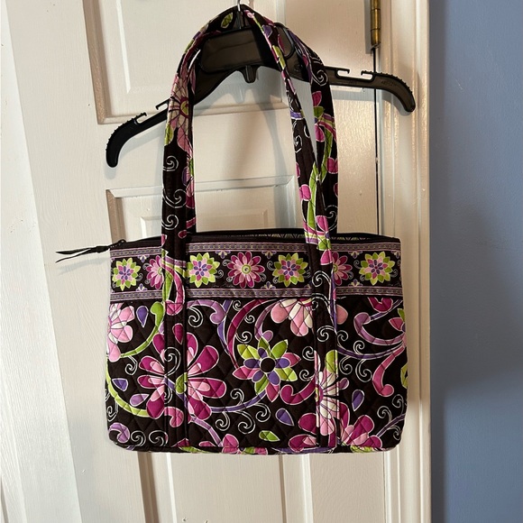 Vera Bradley "Purple Punch" bag. Like New. 1 outside pocket, 6 inside - Picture 2 of 7